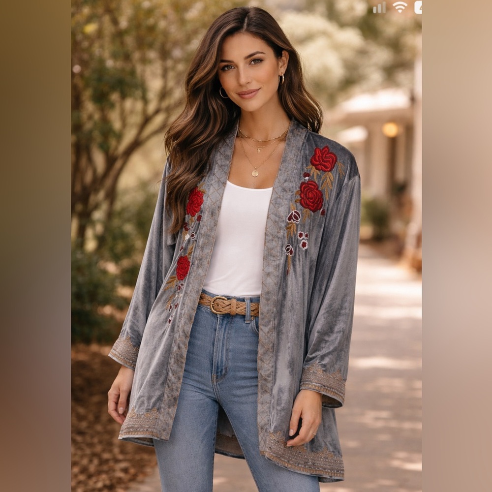 Velzera Velvet Boho Kimono Cardigan with a Floral Design Size 1XL